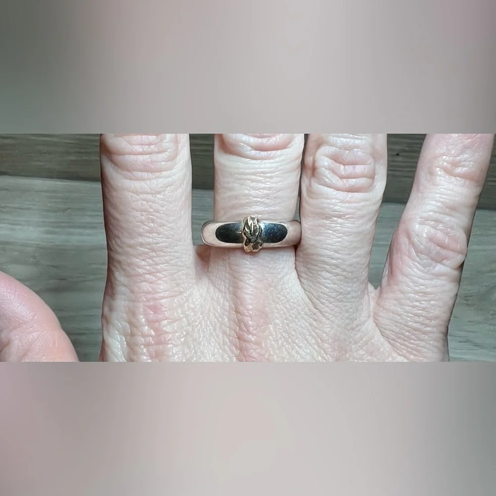 Vintage Artisan Handmade Sterling Silver & Gold Accented Ring, Size 7.5 - Picture 6 of 8